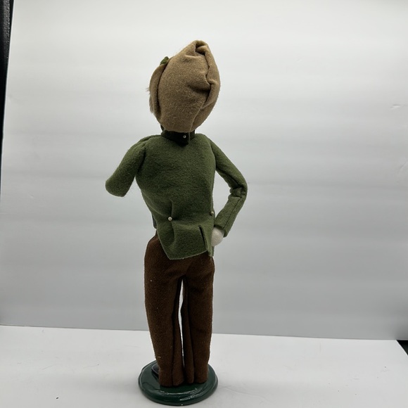 Byers’ Choice Retired Male Caroler - Picture 5 of 6